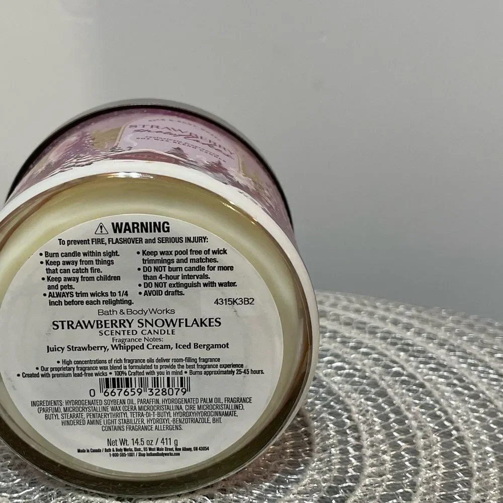 BBW Strawberry Snowflake 3 Wick Scented Candle NWT - Picture 3 of 4